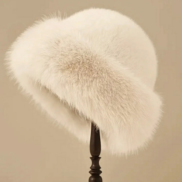Glam Winter White Furry Mongolian Bucket Beanie Hat New - Picture 2 of 2